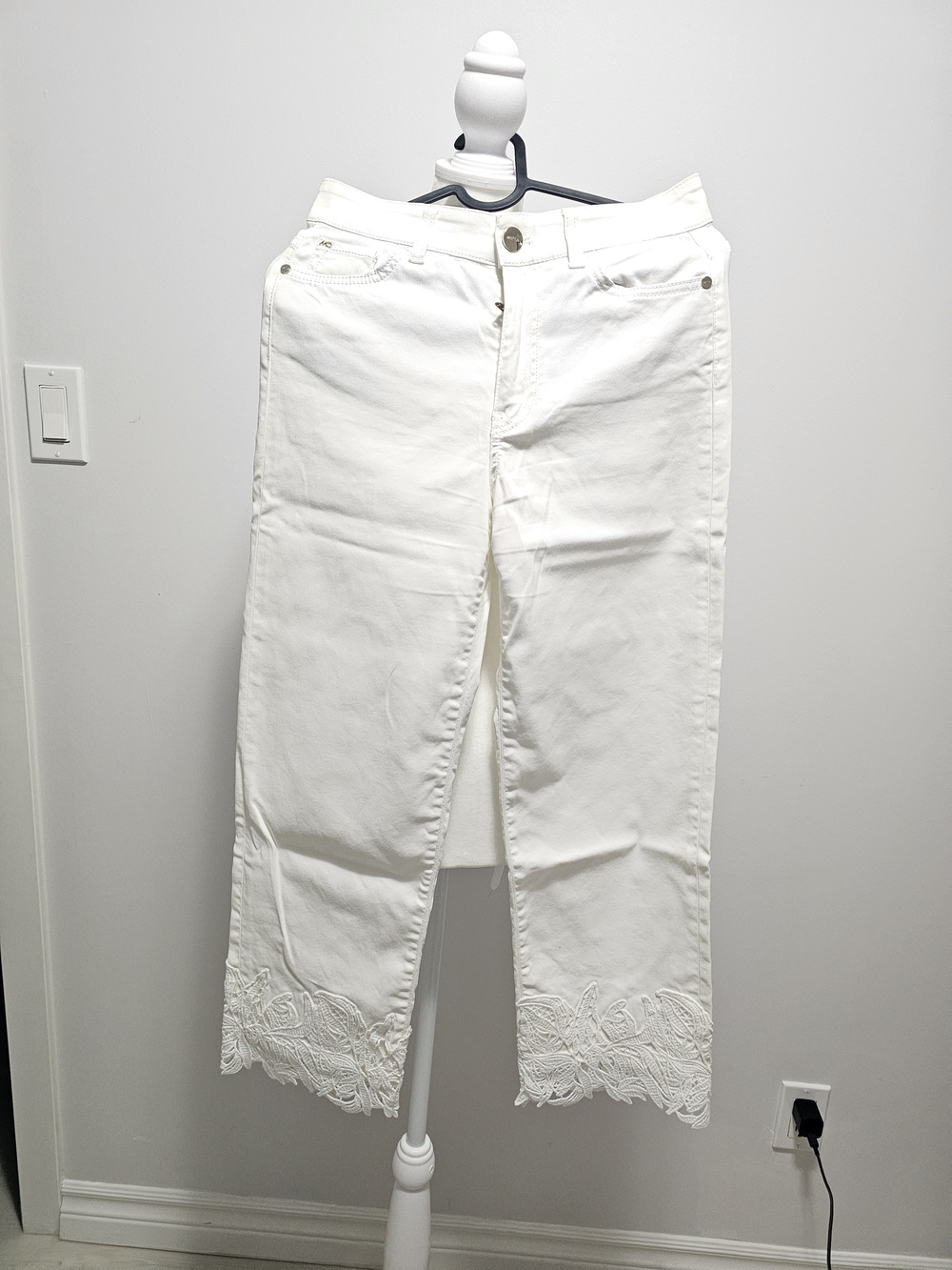 Marc Cain White Straight-Leg Cropped Jeans with Lace Hem